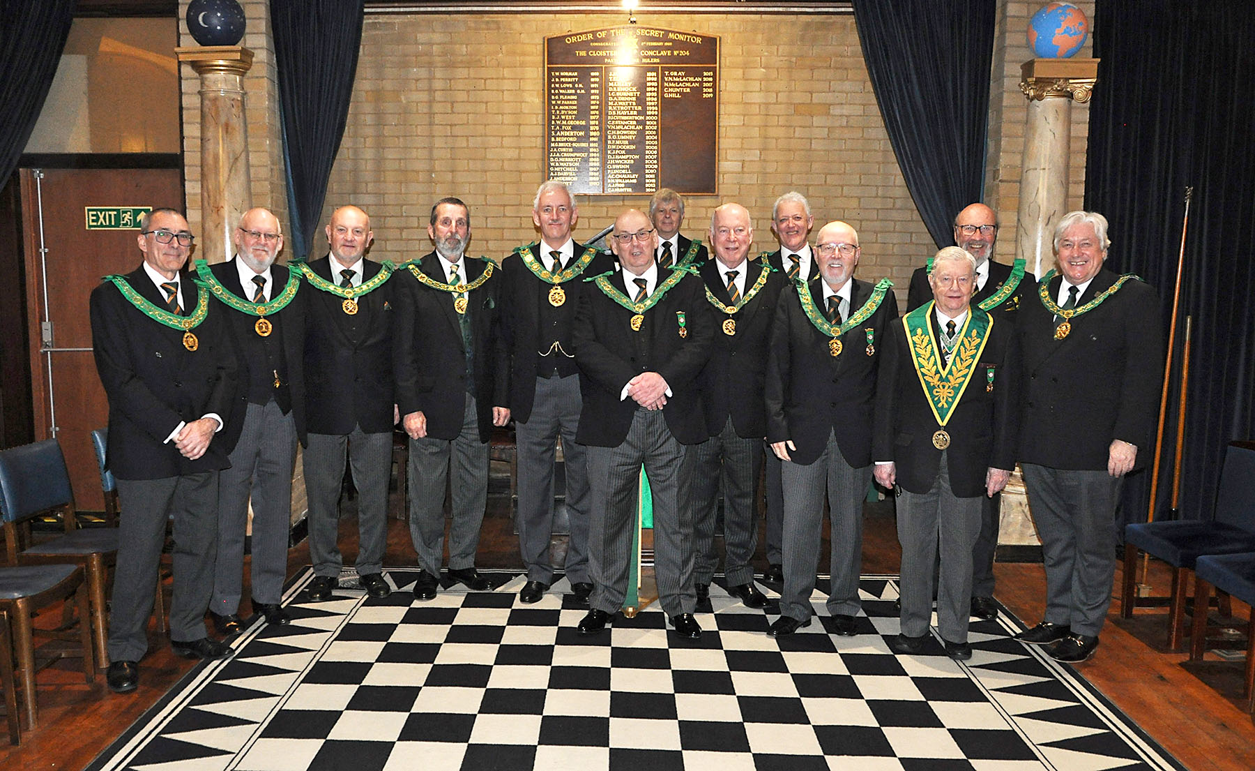 R.W. Bro.Geoffrey Cheshire with R.W.Bro. Ian Bailey (Dep G.M.) and the rest of the visiting D.G.P.'s