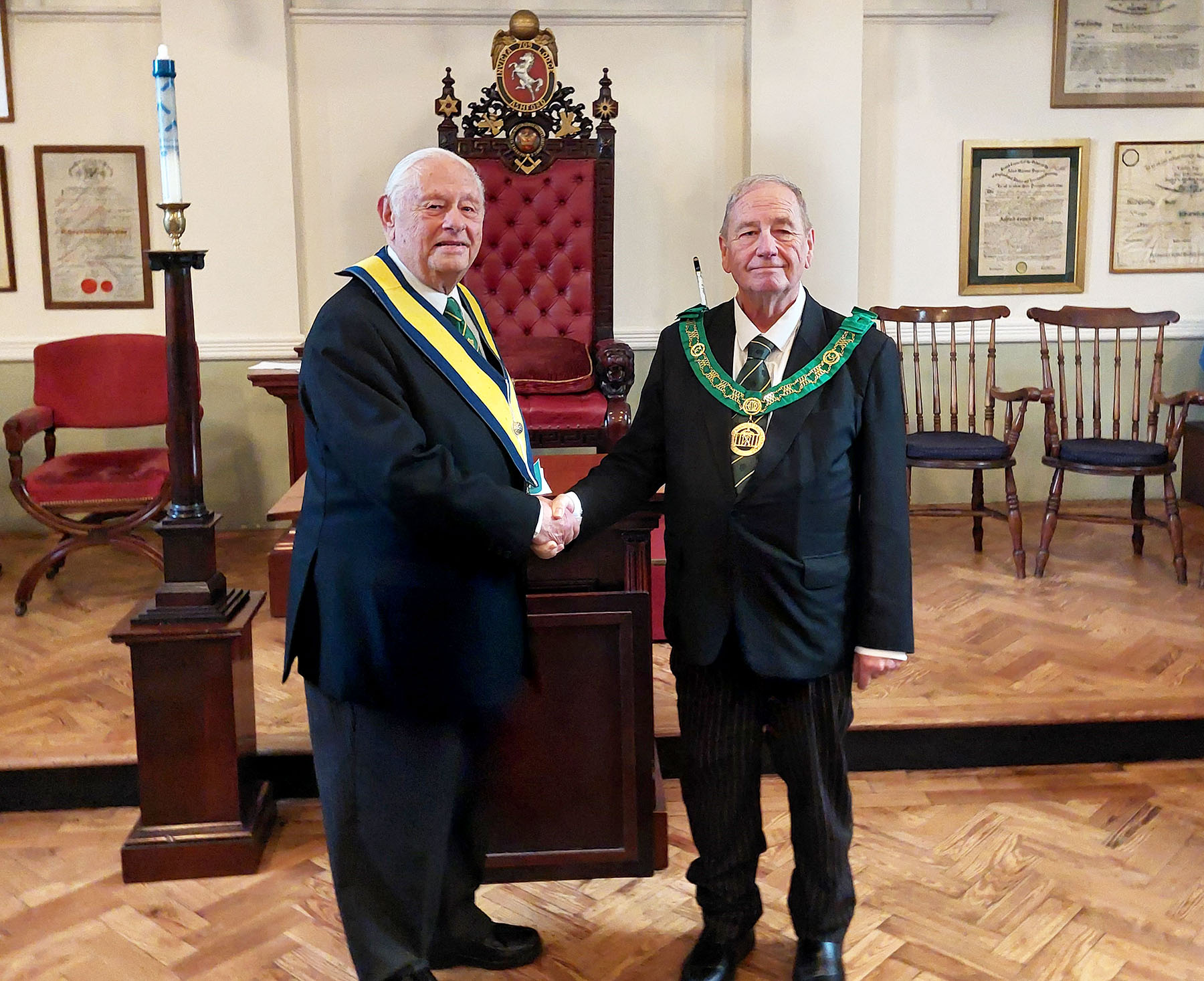 The installing Master W. Bro. Roy Skelton congratulates the new Master W.Bro. Ken Nunn